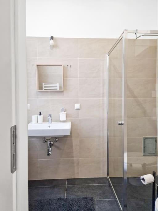 Am Tabor Apartment Вена Экстерьер фото
